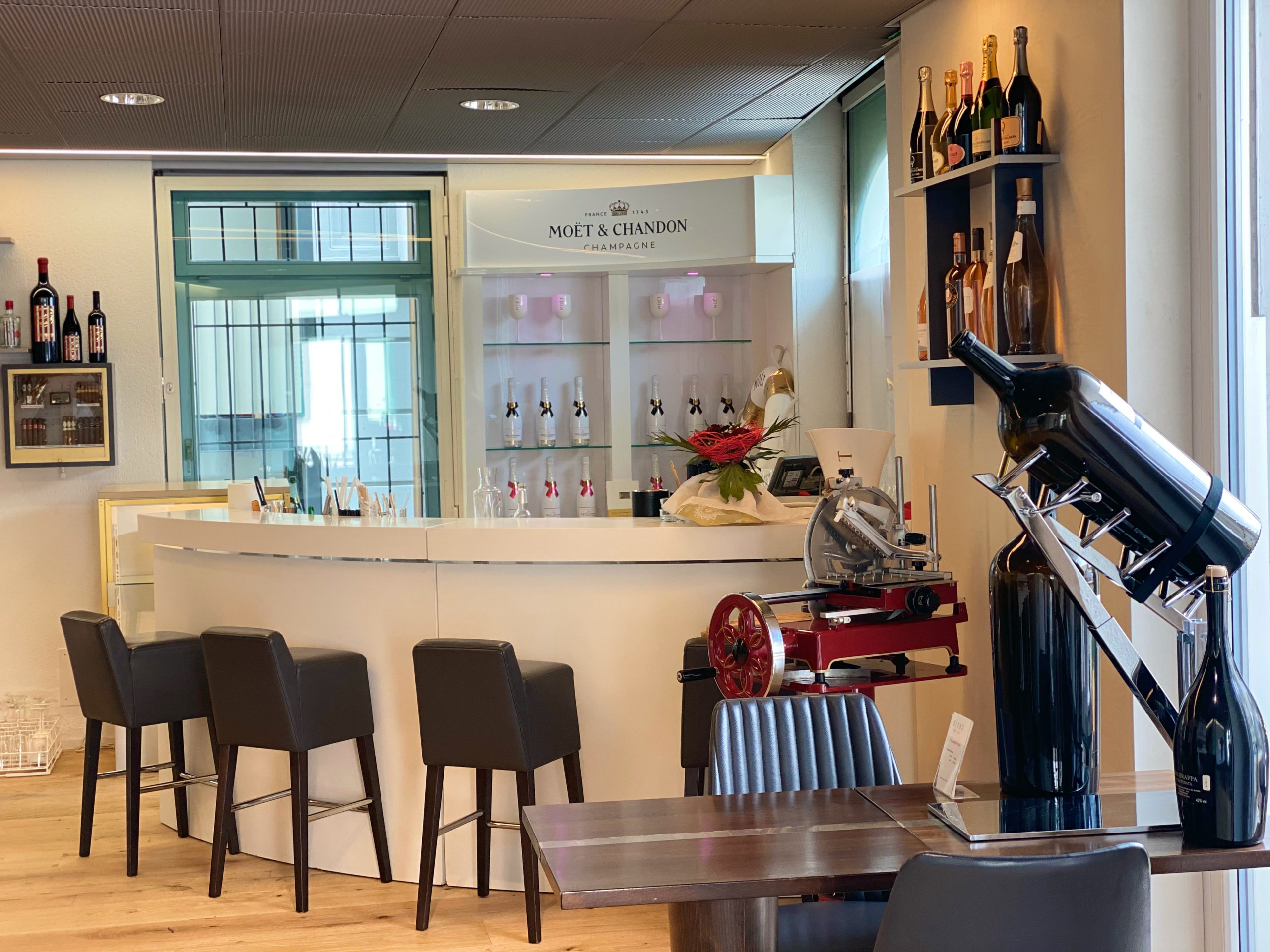 Home RIYAS WINE LOFT Vinothek, Restaurant, Bar und Zigarren Lounge in Lachen, Altendorf, Tuggen